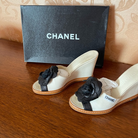 Chanel slides limited edition - Picture 2 of 4